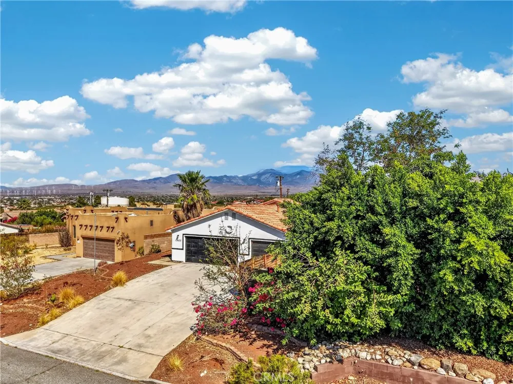 13437 Cuando Desert Hot Springs, CA 92240