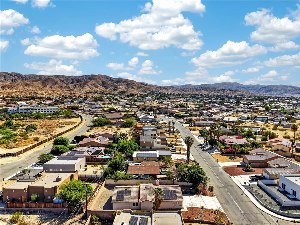 13437 Cuando Desert Hot Springs, CA 92240