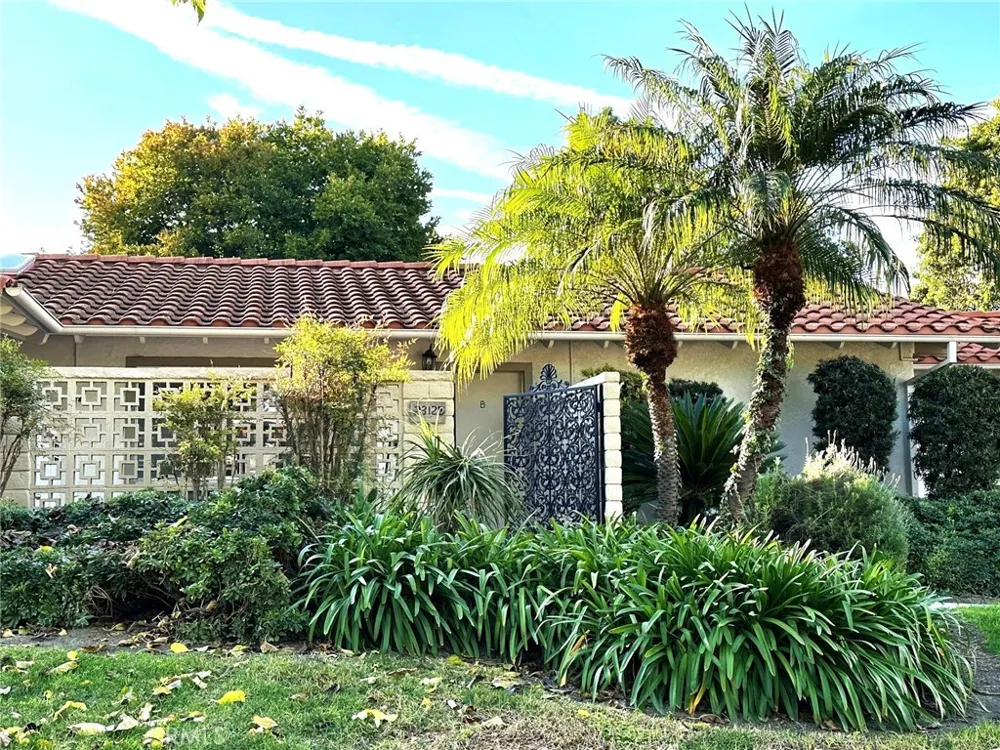 2312 Via Puerta #B Laguna Woods, CA 92637