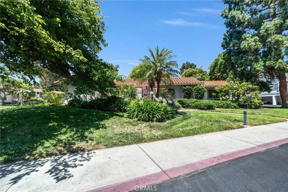2312 Via Puerta #B Laguna Woods, CA 92637