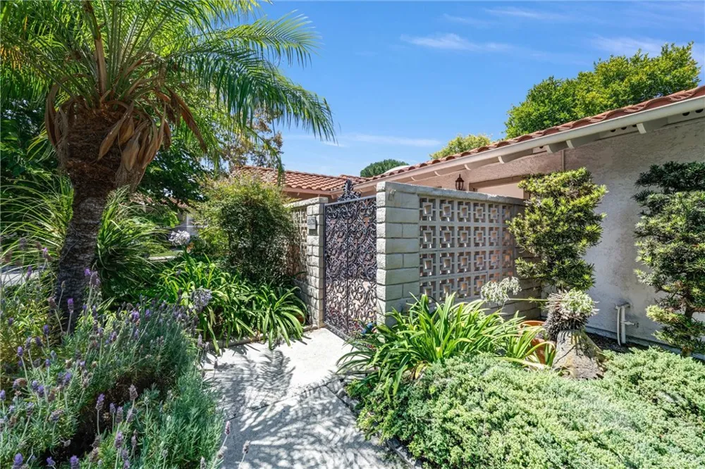 2312 Via Puerta #B Laguna Woods, CA 92637