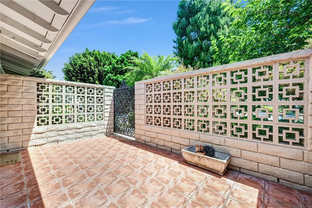 2312 Via Puerta #B Laguna Woods, CA 92637