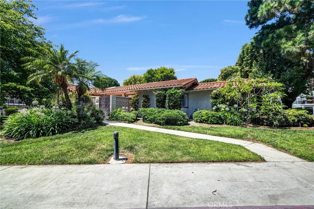 2312 Via Puerta #B Laguna Woods, CA 92637
