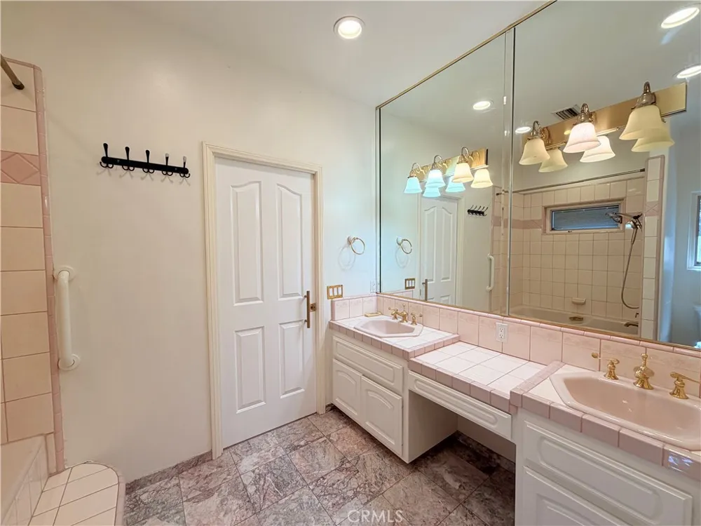 5190 Via Del Valle La Verne, CA 91750