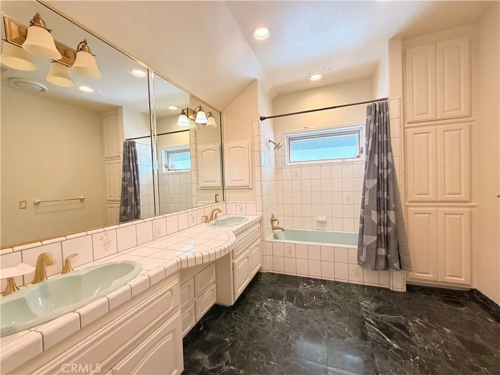5190 Via Del Valle La Verne, CA 91750