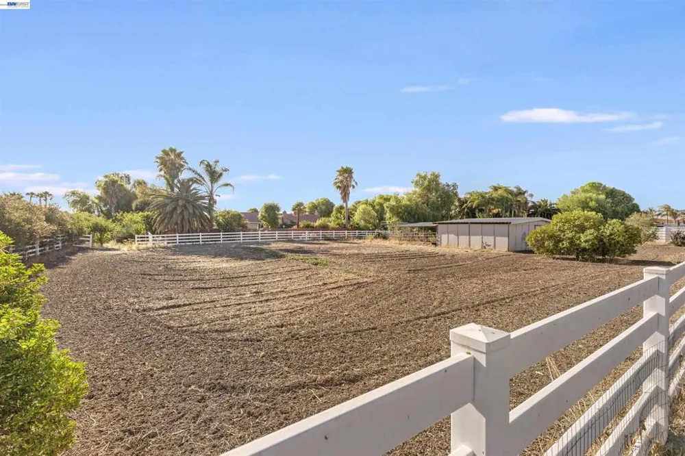 23110 Los Ranchos Dr Tracy, CA 95304