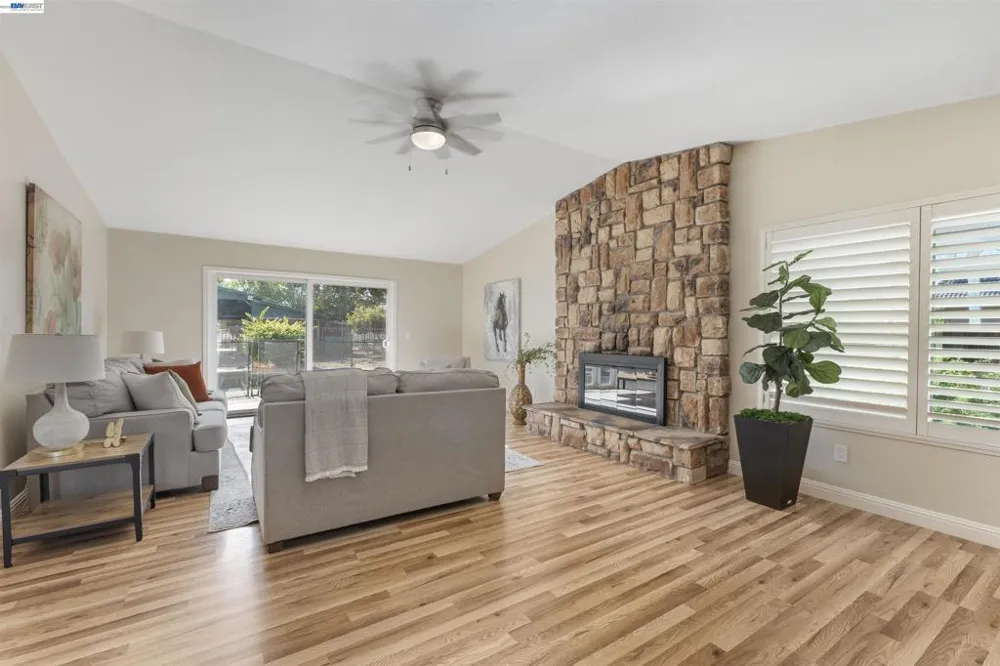 23110 Los Ranchos Dr Tracy, CA 95304