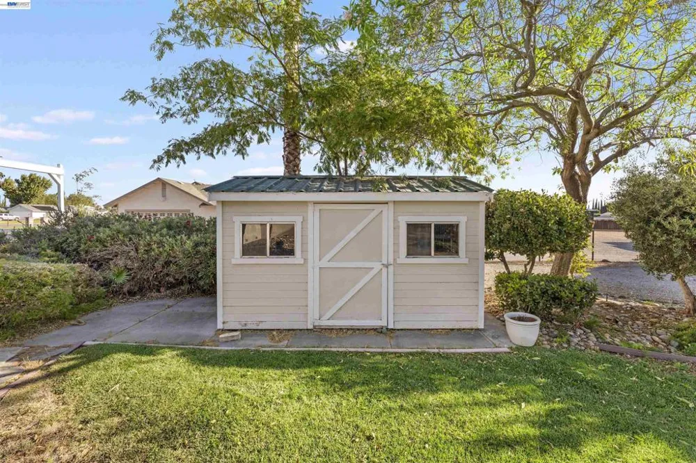 23110 Los Ranchos Dr Tracy, CA 95304