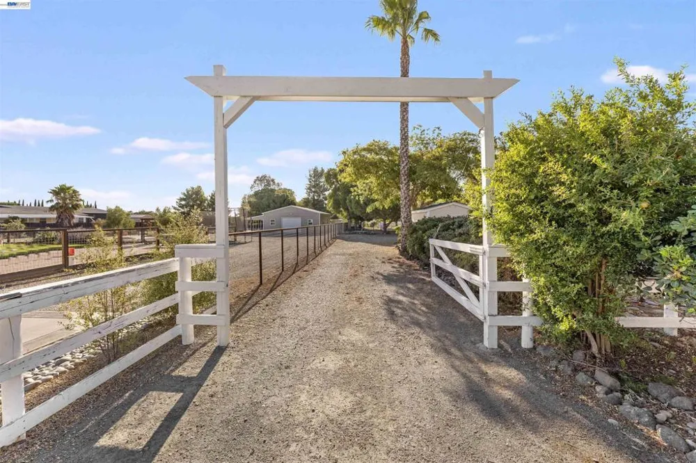 23110 Los Ranchos Dr Tracy, CA 95304
