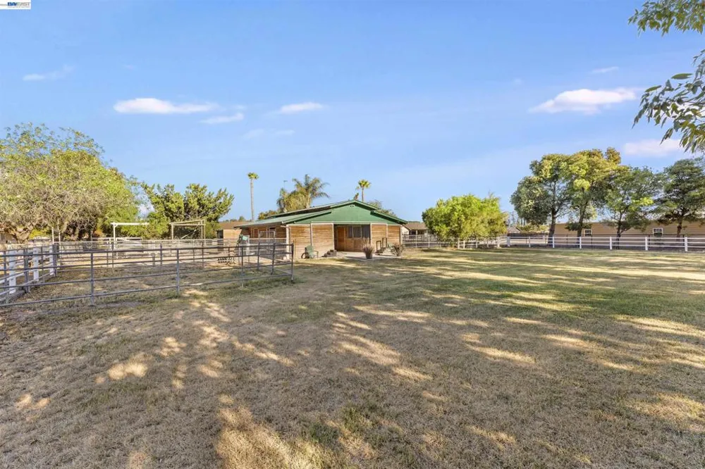 23110 Los Ranchos Dr Tracy, CA 95304