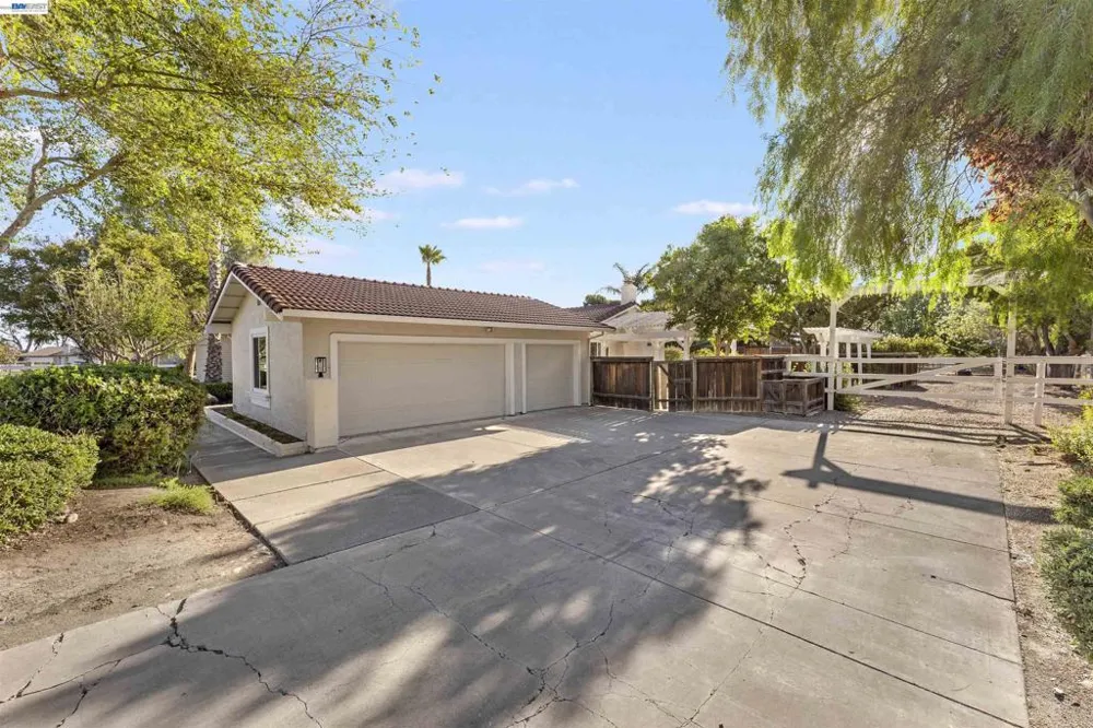 23110 Los Ranchos Dr Tracy, CA 95304