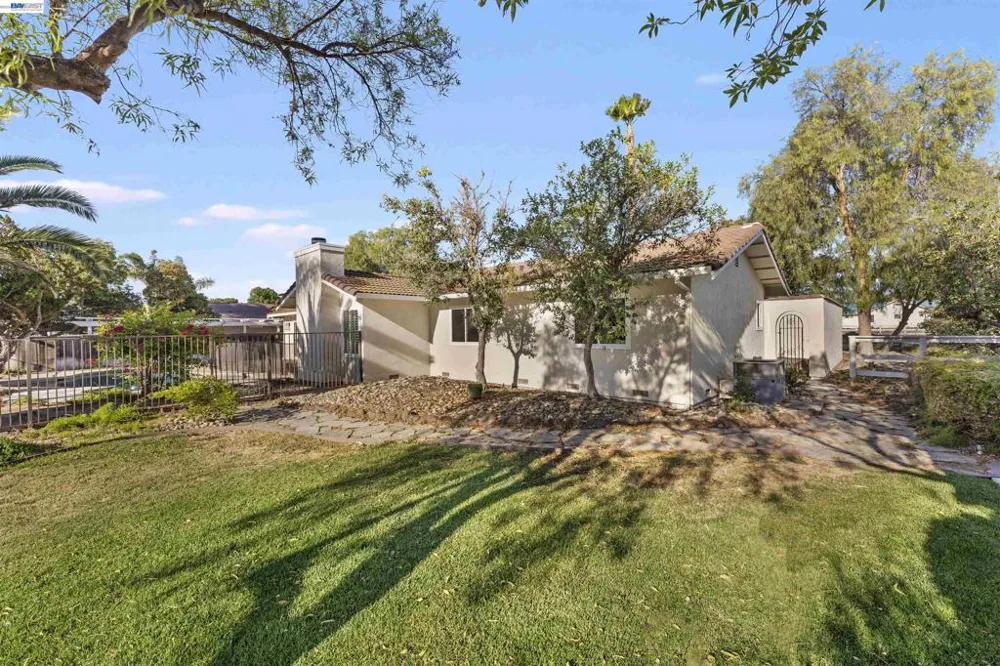 23110 Los Ranchos Dr Tracy, CA 95304