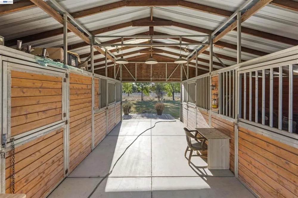 23110 Los Ranchos Dr Tracy, CA 95304