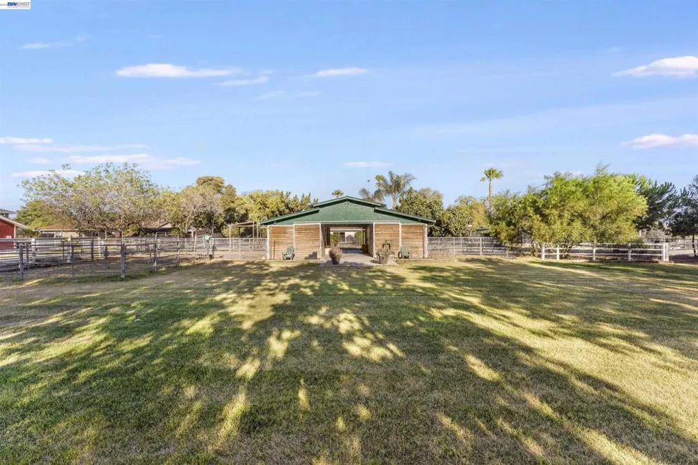 23110 Los Ranchos Dr Tracy, CA 95304