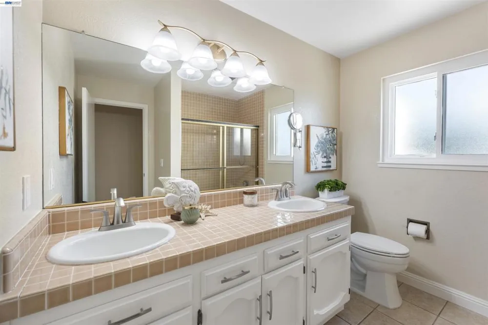 23110 Los Ranchos Dr Tracy, CA 95304