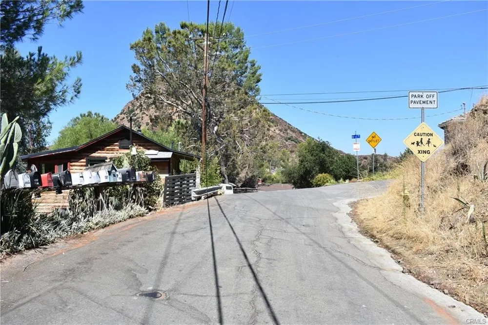 1947 Lookout Drive Agoura Hills, CA 91301