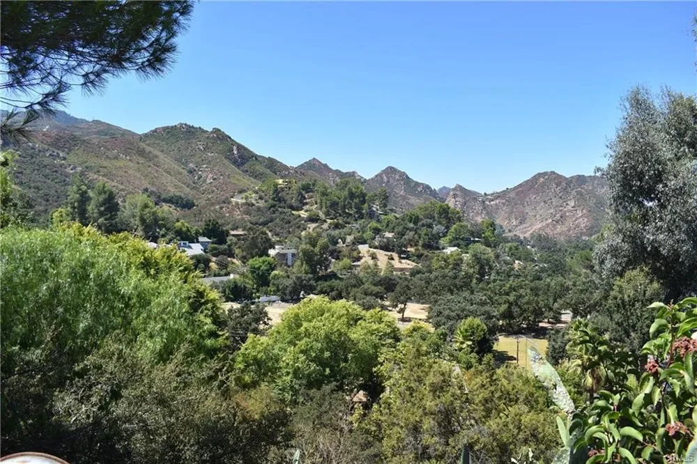 1947 Lookout Drive Agoura Hills, CA 91301