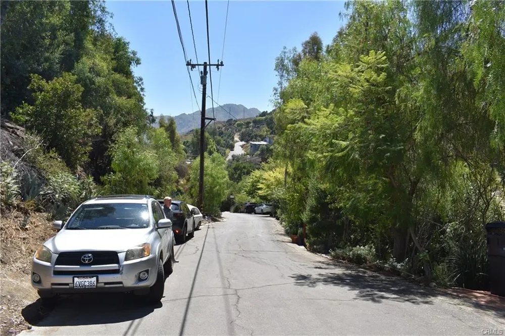 1947 Lookout Drive Agoura Hills, CA 91301