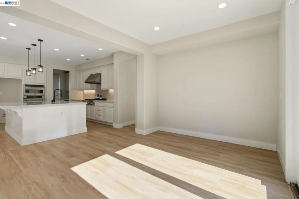 2200 Lotus Way Tracy, CA 95376