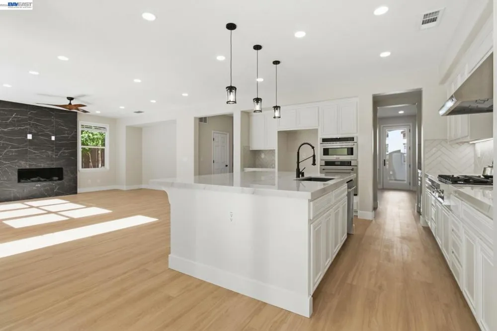 2200 Lotus Way Tracy, CA 95376