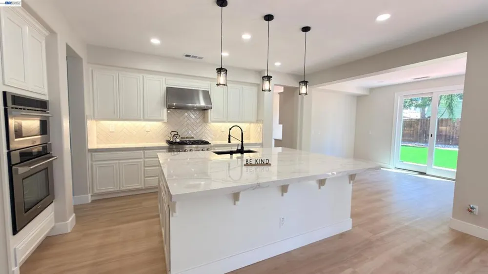 2200 Lotus Way Tracy, CA 95376