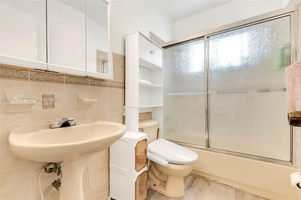 900 SW 84th Ave #412A Miami, FL 33144