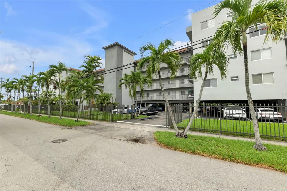 900 SW 84th Ave #412A Miami, FL 33144
