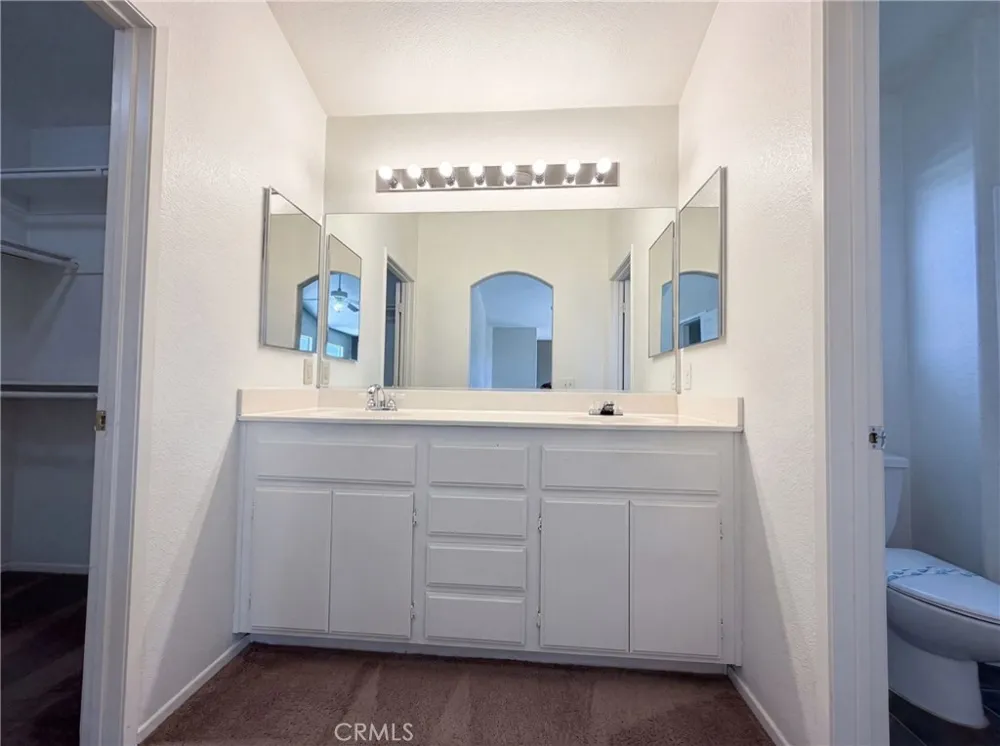 11401 Villa Adelanto, CA 92301