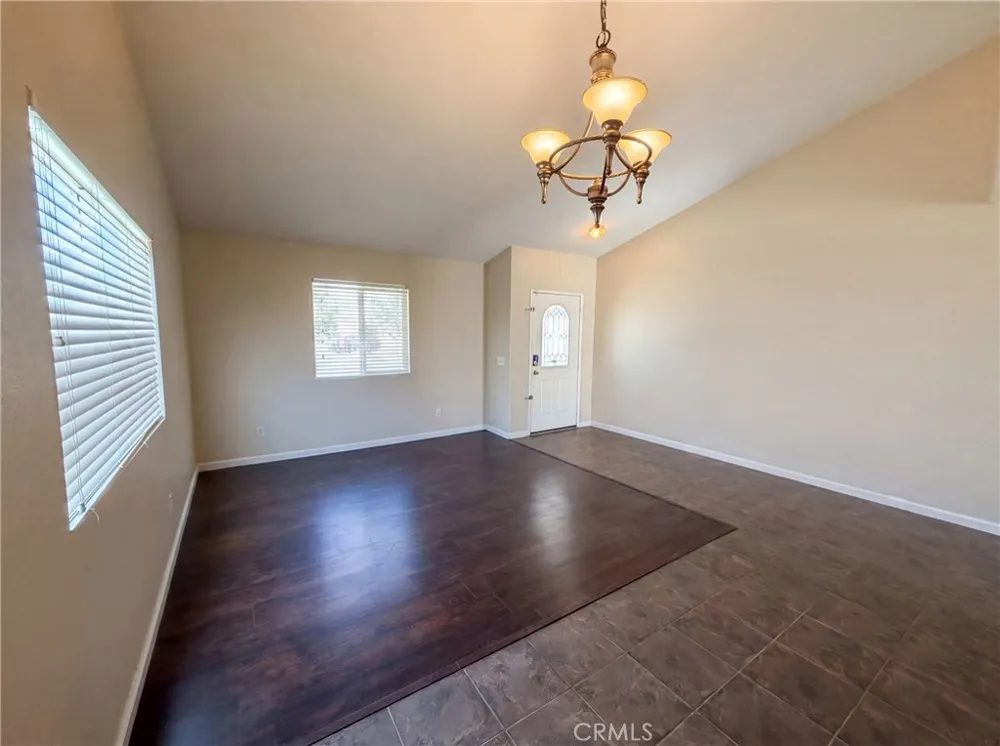11401 Villa Adelanto, CA 92301