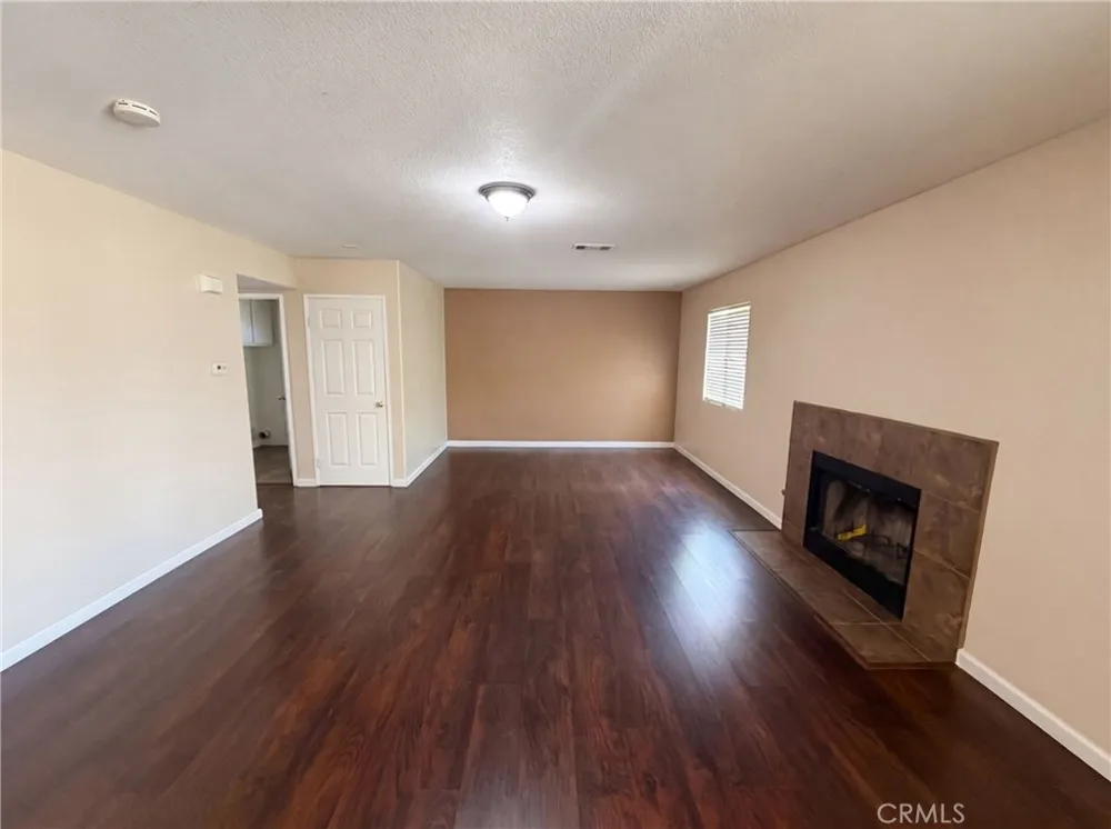 11401 Villa Adelanto, CA 92301