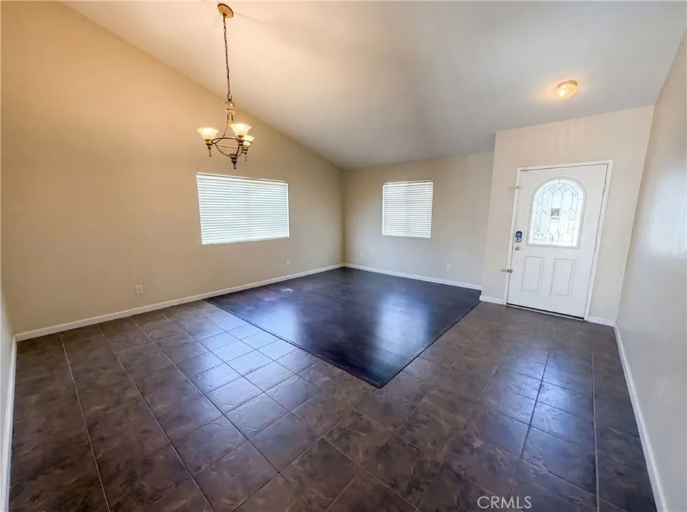 11401 Villa Adelanto, CA 92301