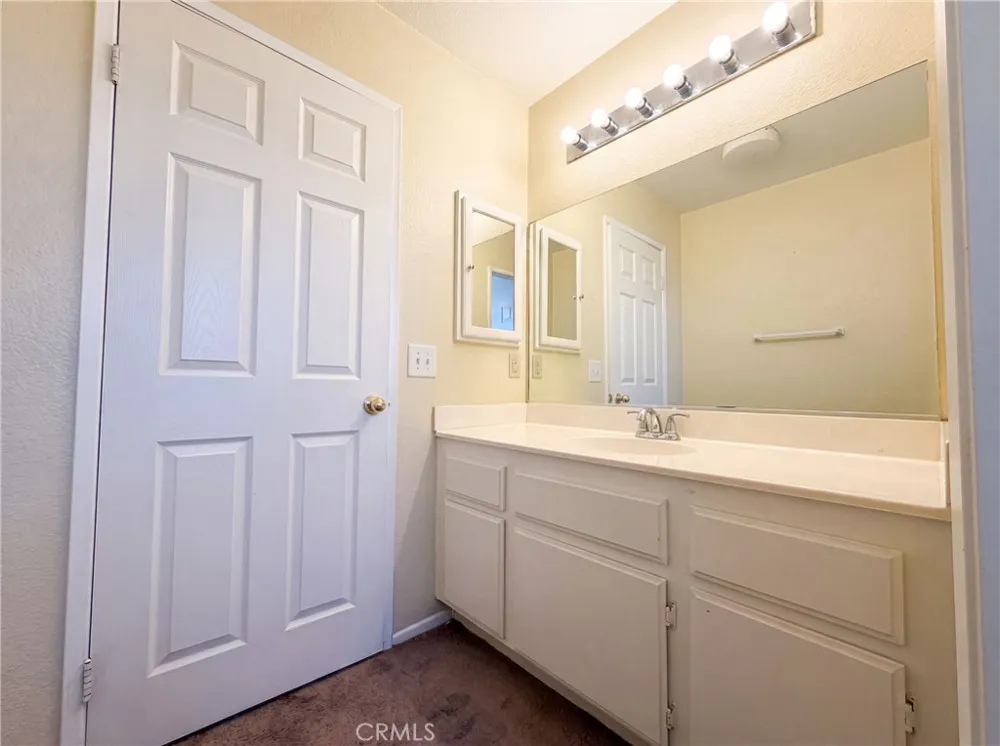 11401 Villa Adelanto, CA 92301