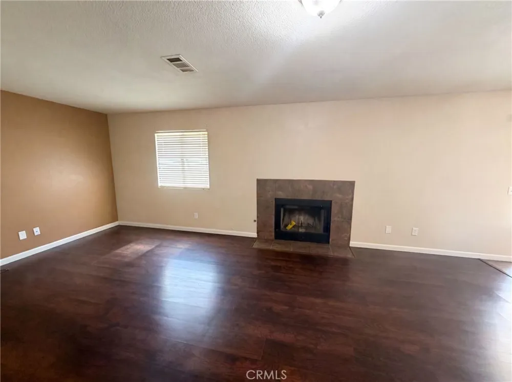 11401 Villa Adelanto, CA 92301