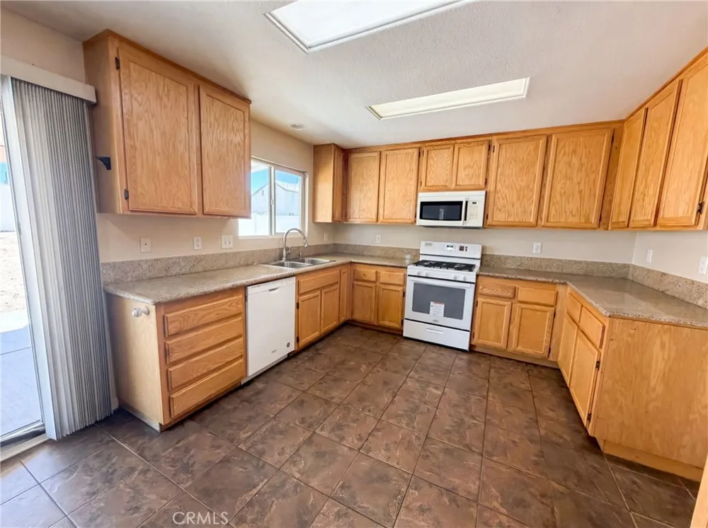 11401 Villa Adelanto, CA 92301