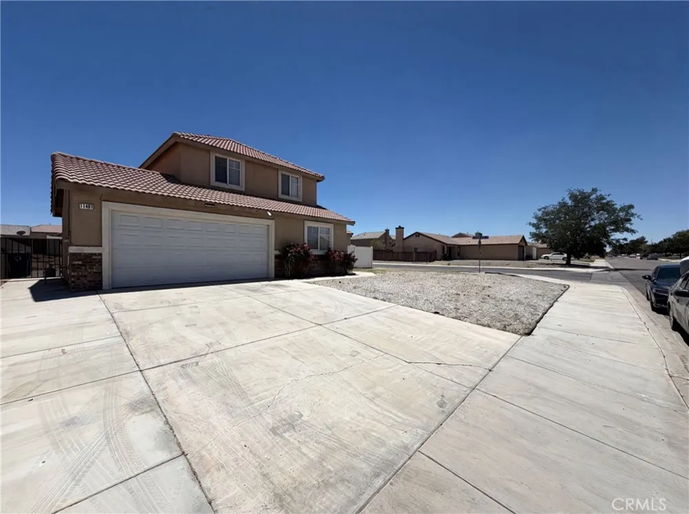 11401 Villa Adelanto, CA 92301