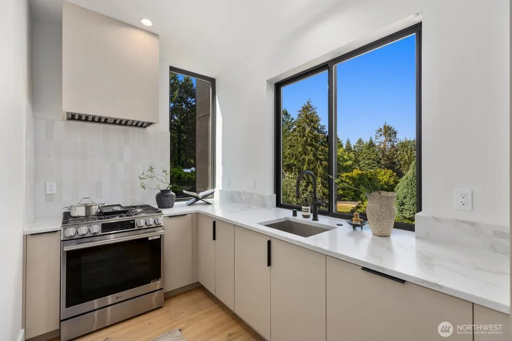 2908 129th Avenue NE Bellevue, WA 98005