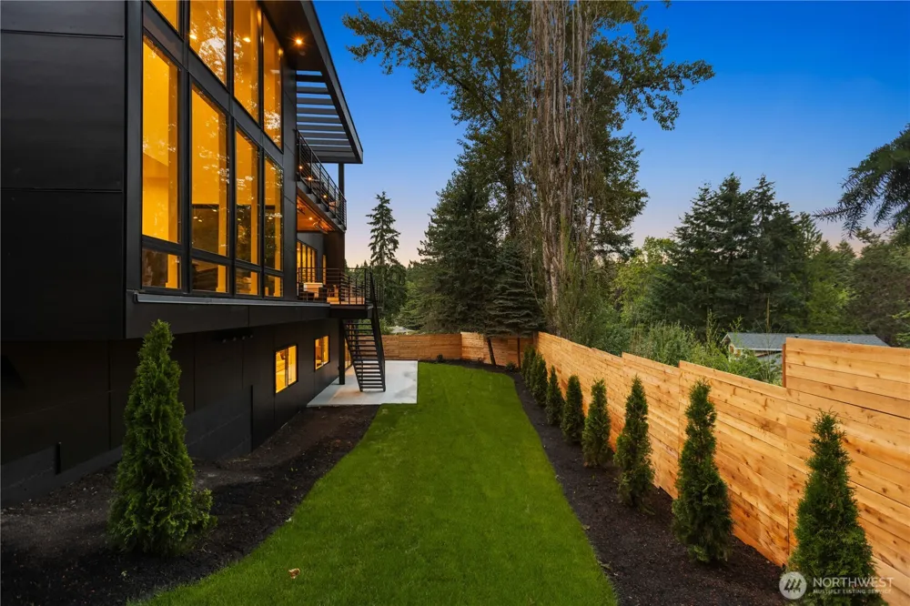 2908 129th Avenue NE Bellevue, WA 98005