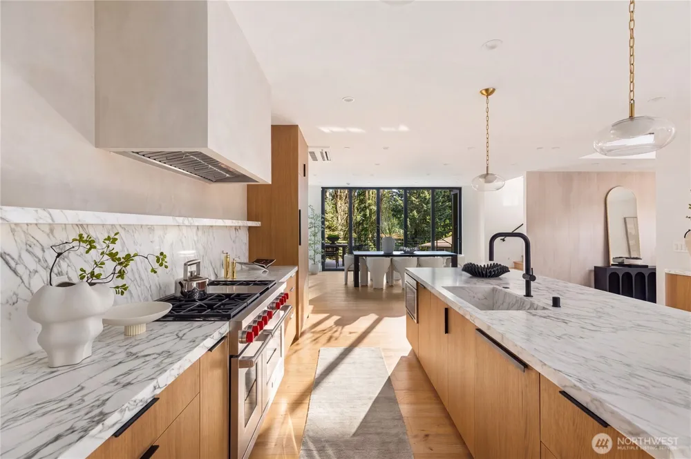 2908 129th Avenue NE Bellevue, WA 98005