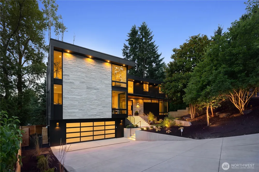2908 129th Avenue NE Bellevue, WA 98005