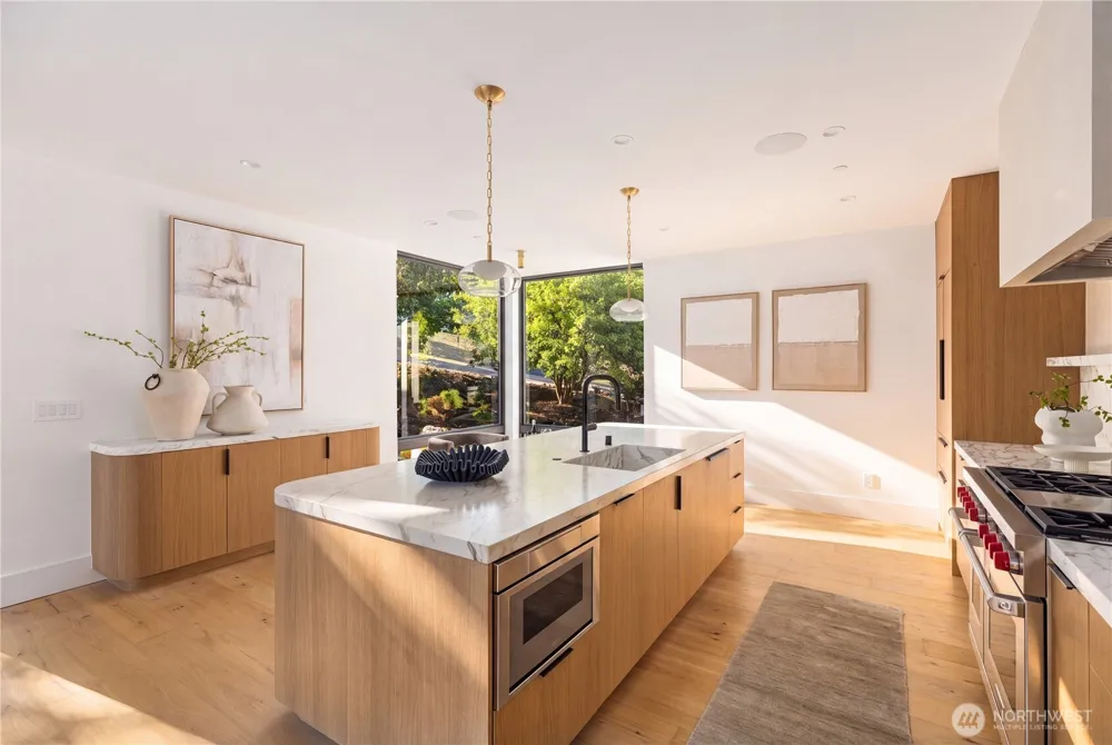 2908 129th Avenue NE Bellevue, WA 98005