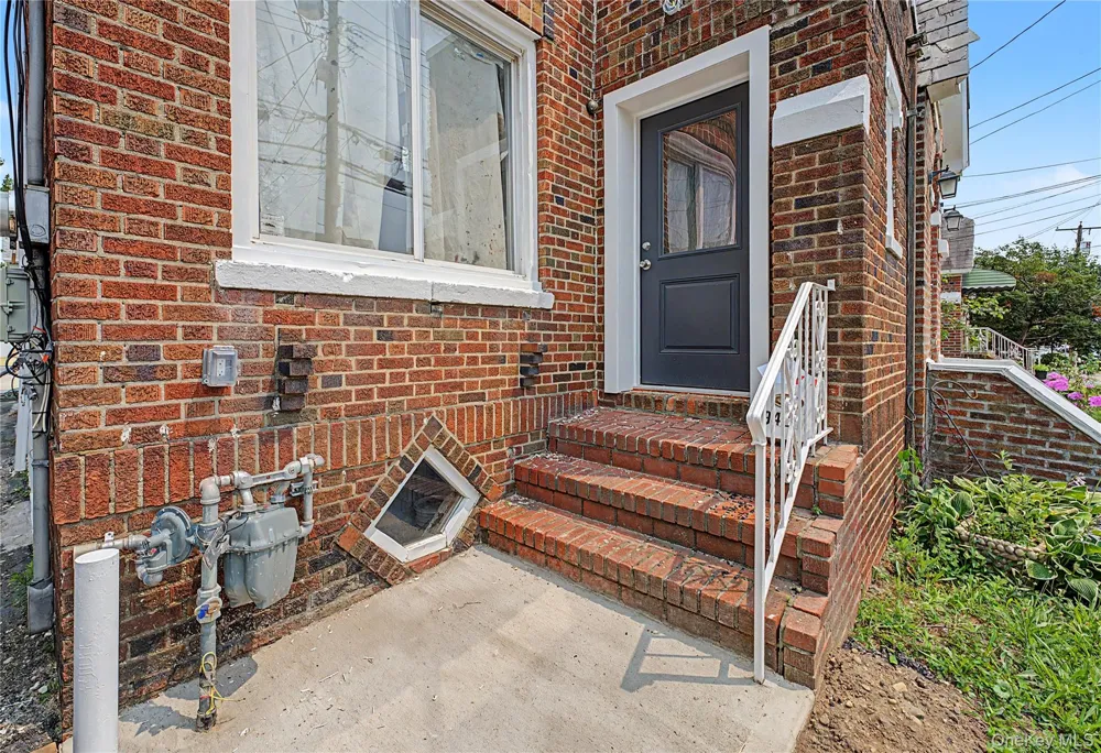 9431 239th Street Floral Park, NY 11001