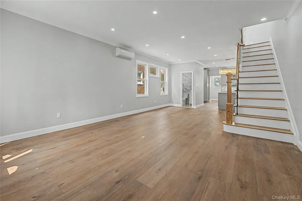 9431 239th Street Floral Park, NY 11001