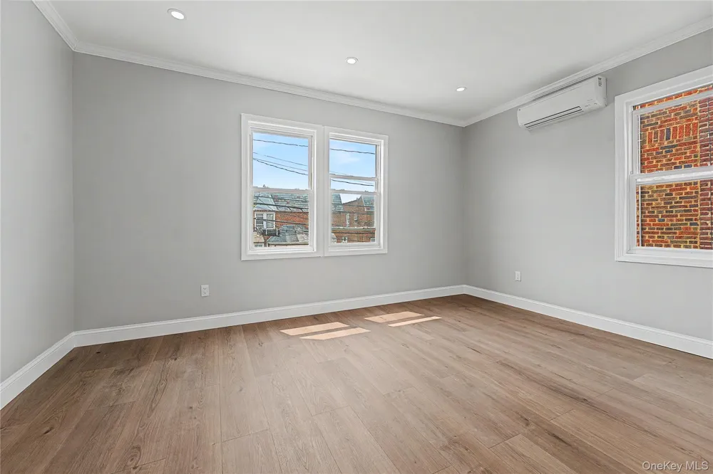 9431 239th Street Floral Park, NY 11001
