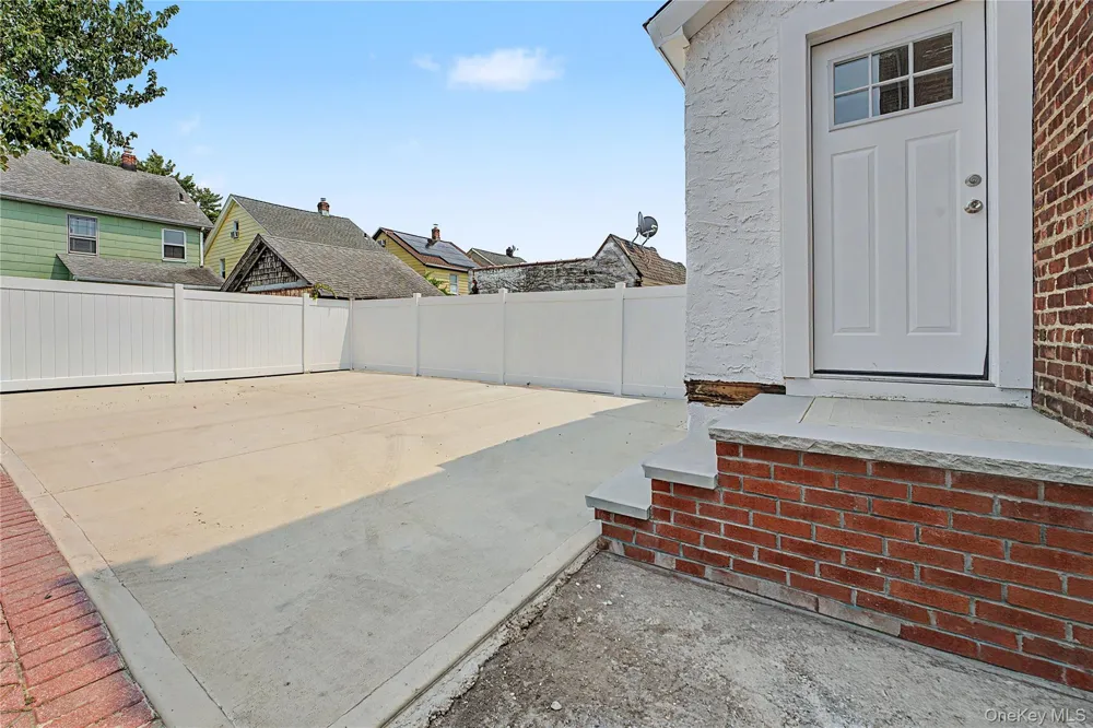 9431 239th Street Floral Park, NY 11001