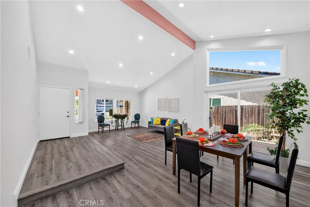 404 Continental Ct Newbury Park, CA 91320