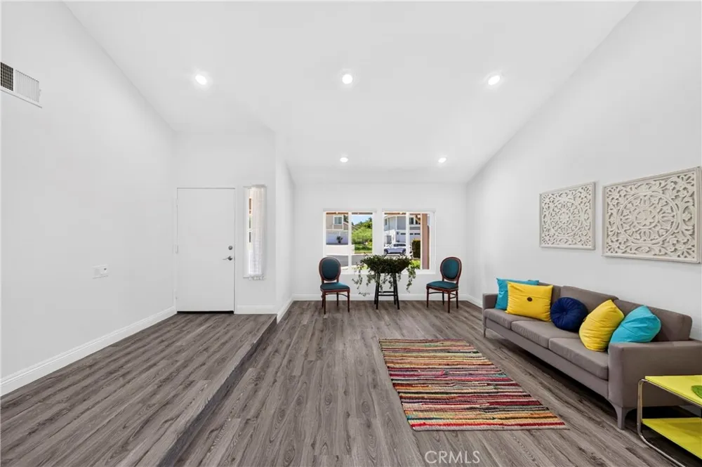 404 Continental Ct Newbury Park, CA 91320
