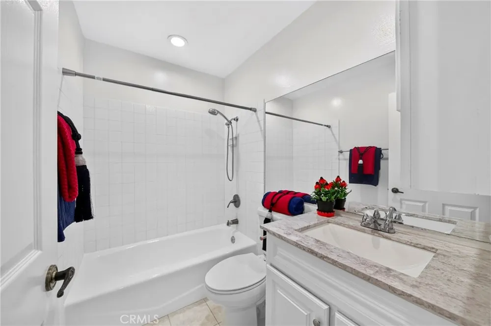 404 Continental Ct Newbury Park, CA 91320