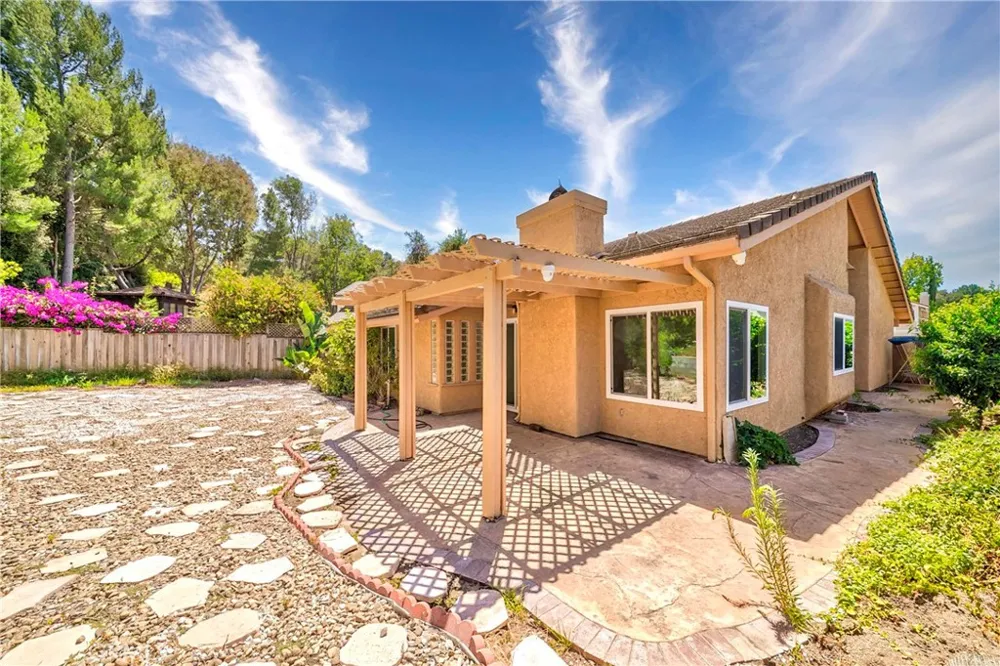 404 Continental Ct Newbury Park, CA 91320