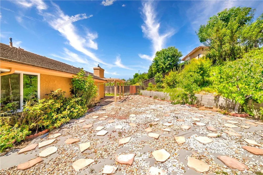 404 Continental Ct Newbury Park, CA 91320