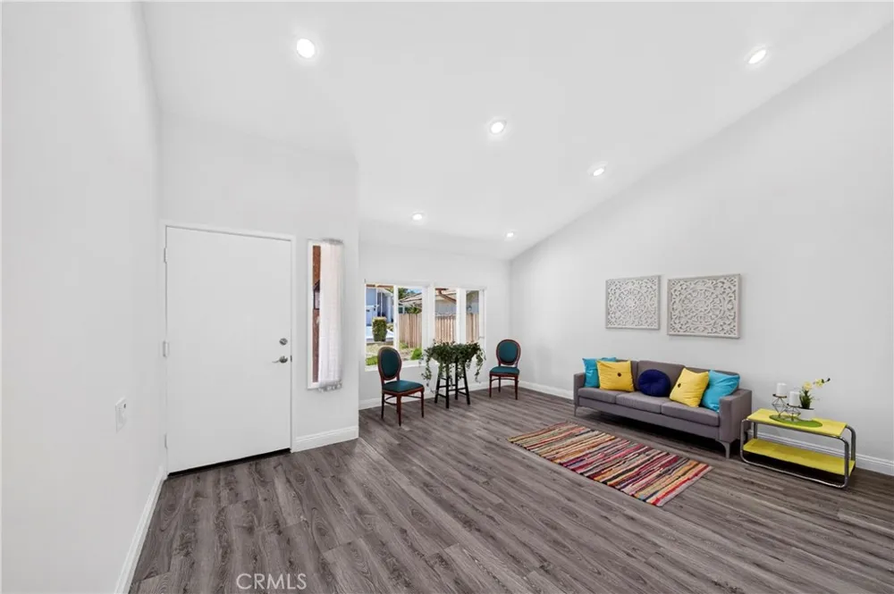 404 Continental Ct Newbury Park, CA 91320